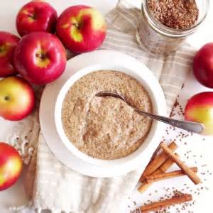 Autumn porridge with seeds & apple