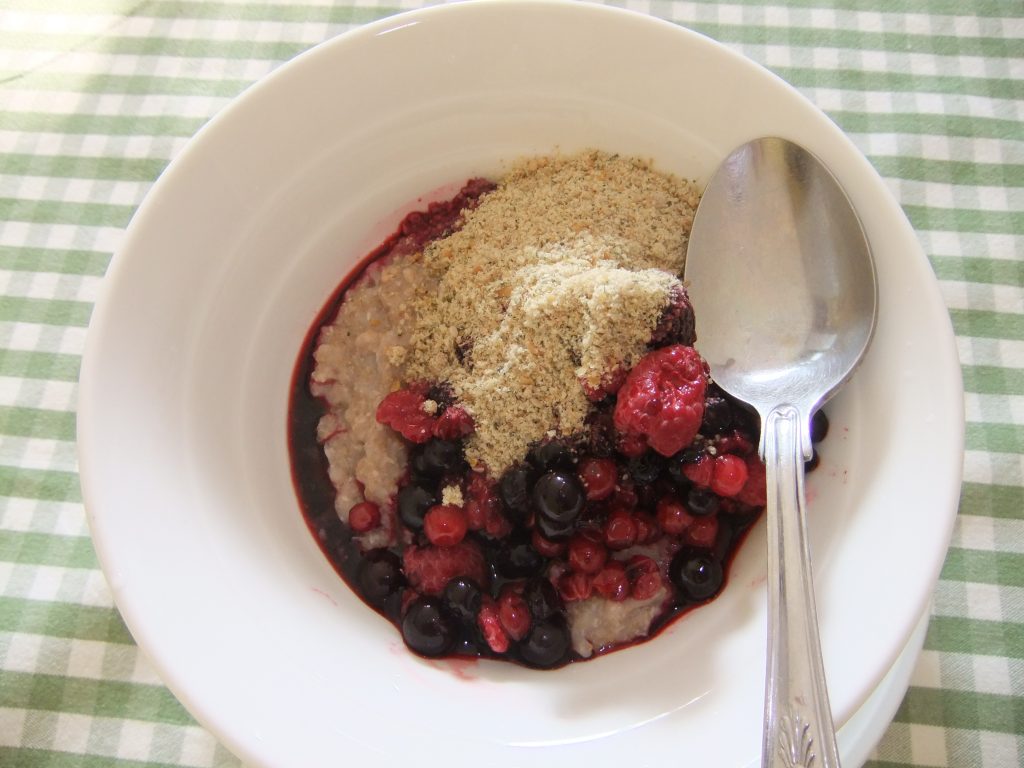 Buckwheat & amaranth porridge with berries & seeds