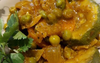 Vegetable curry with courgettes & peas