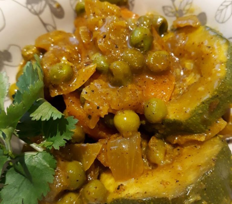 Vegetable curry with courgettes & peas